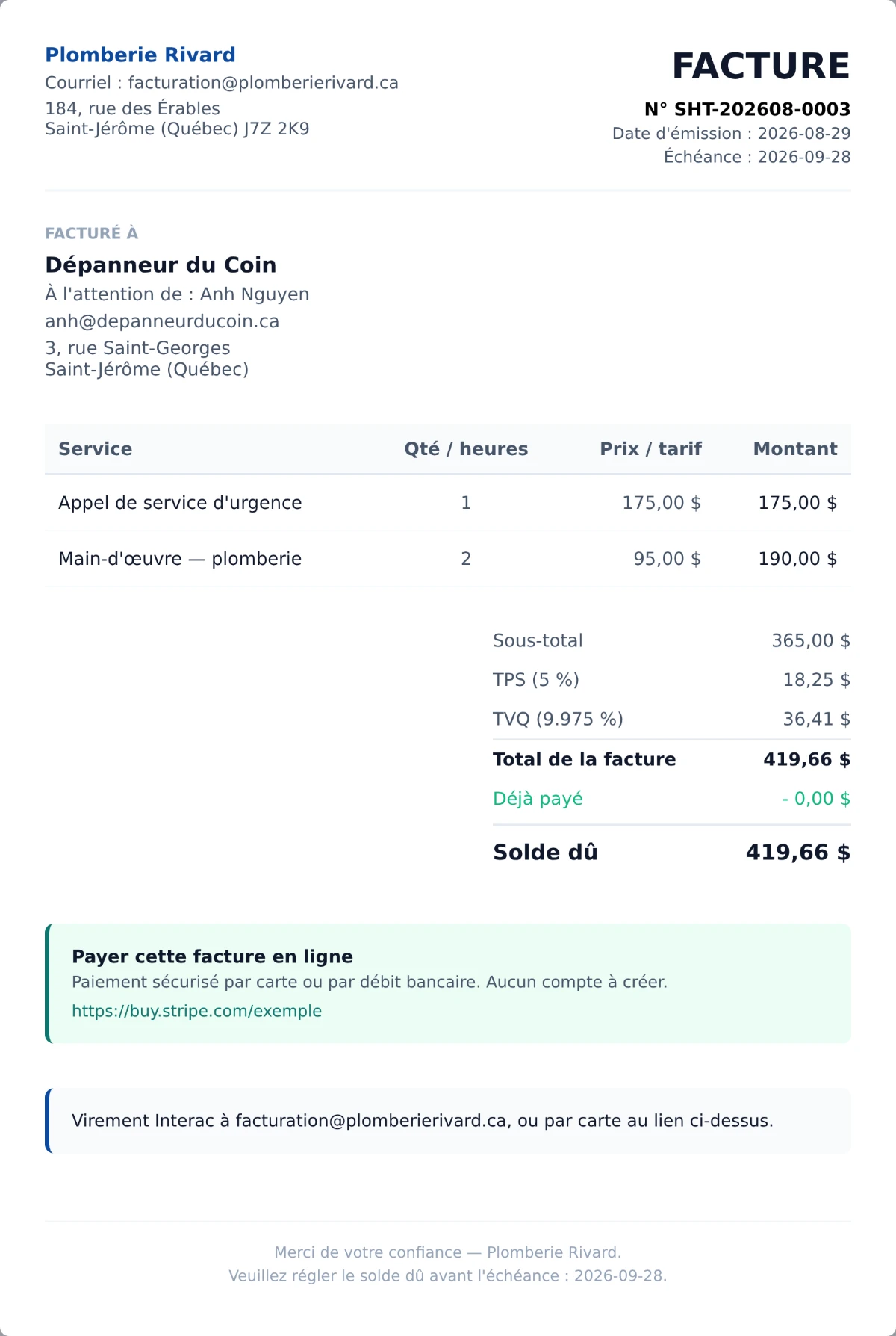 Facture produite par Clora : en-tête de l'entreprise, lignes de service, sous-total, TPS, TVQ, solde dû et lien de paiement en ligne.